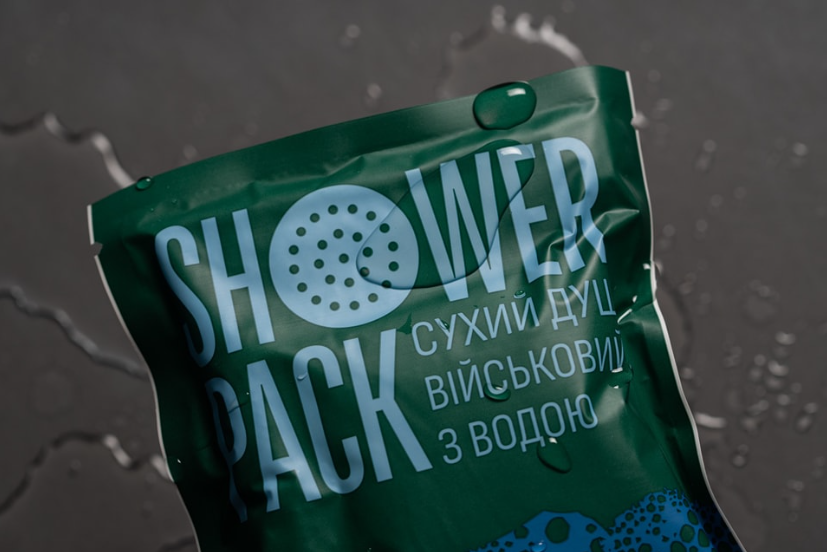 Сухой душ для военных с водой SHOWER PACK, 10 шт &mdash; готовый набор для полевых условий (пенная рукавица + полотенце + 50 мл воды, одноразовый душ) id_42 фото